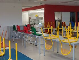 Salle de la cantine et self de l'école maternelle et primaire de Saint-Erme-Outre et Ramecourt.