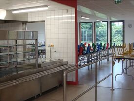 Le self de la cantine de l'école maternelle et primaire de Saint-Erme-Outre et Ramecourt.