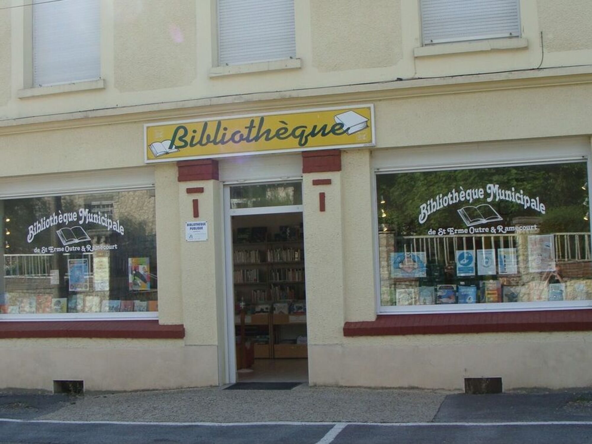 Façade de la bibliothèque de  Saint-Erme-Outre et Ramecourt